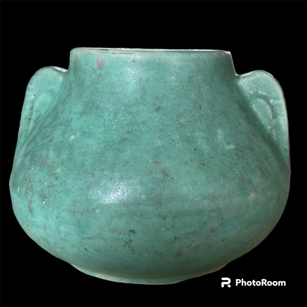 Brush-McCoy Art vellum fawn 1923 pottery vase green mottled ear handles Tribble